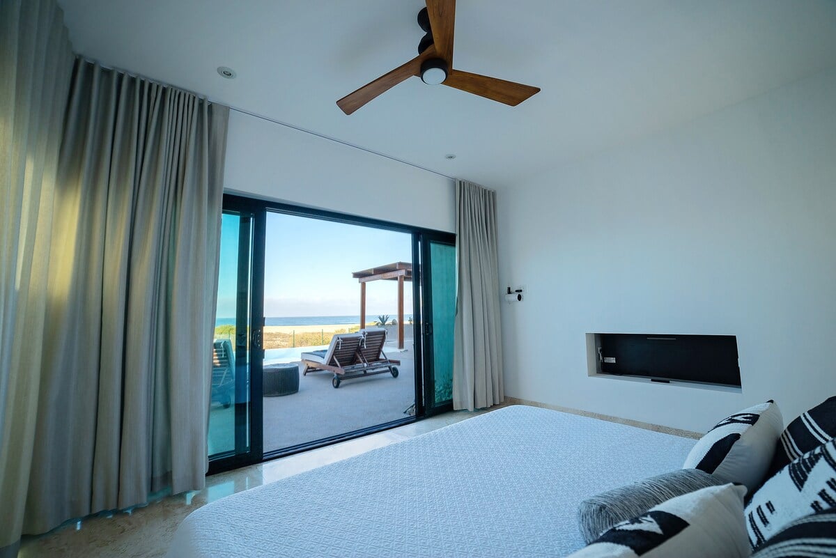 Gaviota ocean-view bedroom